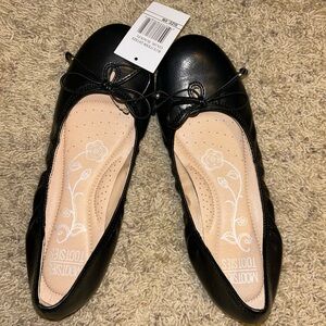BRAND NEW: Black Flats : 8M